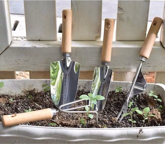 Set di attrezzi da giardino in legno