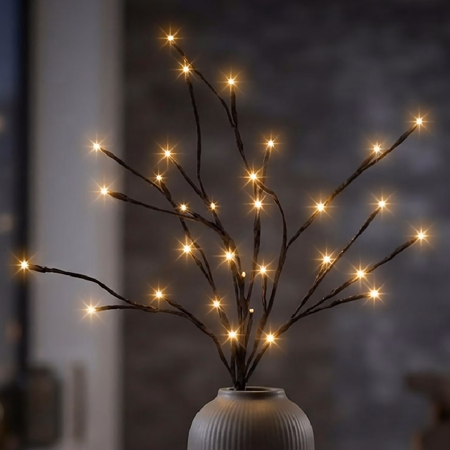 Albero decorativo a LED, 70 cm, alimentato a batteria, per interni ed esterni - 24 LED - Ramo decorativo illuminato in bianco caldo con timer
