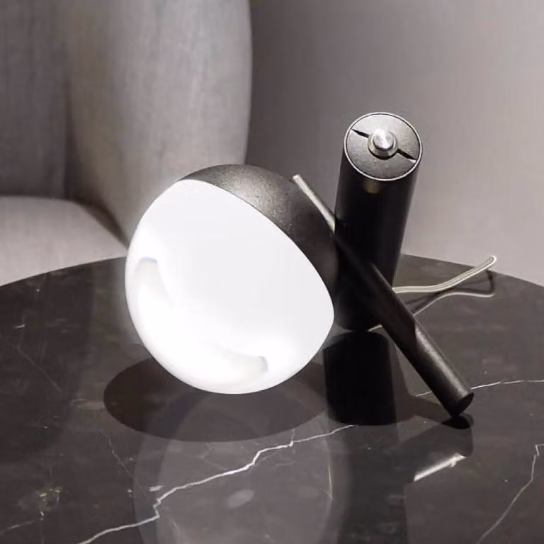 Linea Light Lampada da tavolo a LED Rossini, Nero, Soggiorno / Sala da pranzo, Alluminio, Lampada da tavolo LED