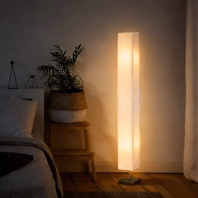 Lampada da terra moderna Homcom con piantana in tessuto e metallo, colore bianco, ideale per soggiorno e camera da letto – 1