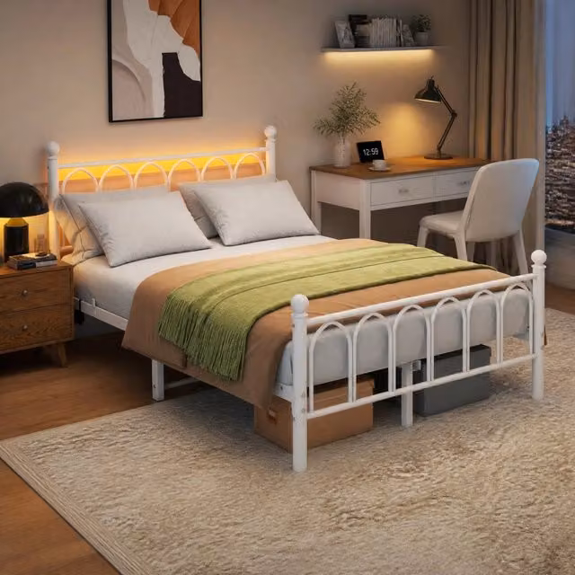 Letto 120x200 in metallo con LED, USB e presa, bianco