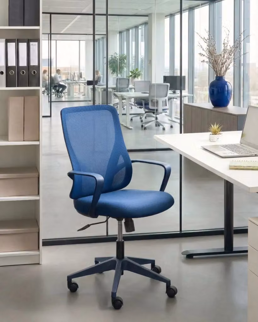 Sedia da ufficio BELIANI in tessuto blu con schienale in rete, girevole a 360 gradi e con braccioli, ideale per home office e studio – 2
