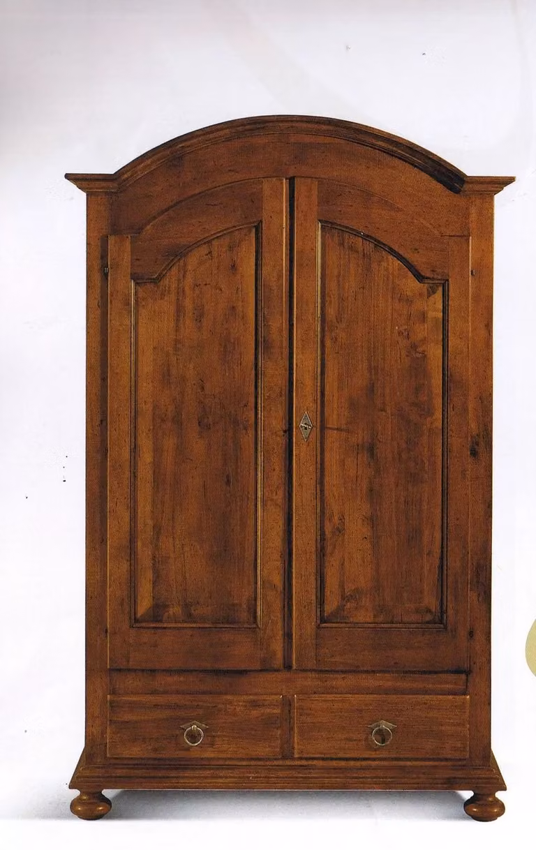 Armadio Gendarme in legno di pioppo stile arte povera con 2 ante e cassetti interni Mobili 2G colore noce L/P/H: 125 x 60 x 200 cm