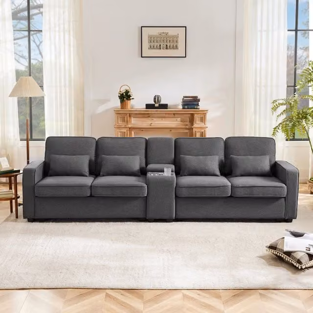 Divano moderno 4 posti 290 x 83 x 88cm; console; 2 portabicchieri; 2 anta USB; tasche nei braccioli e 4 cuscini; lino; grigio