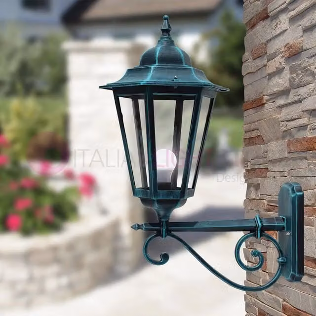 DAFNE GRANDE Lanterna a Parete Esagonale Classica per Esterno Giardino COLORE STRUTTURA: NERO-ORO, COLORE DIFFUSORE: TRASPARENTE