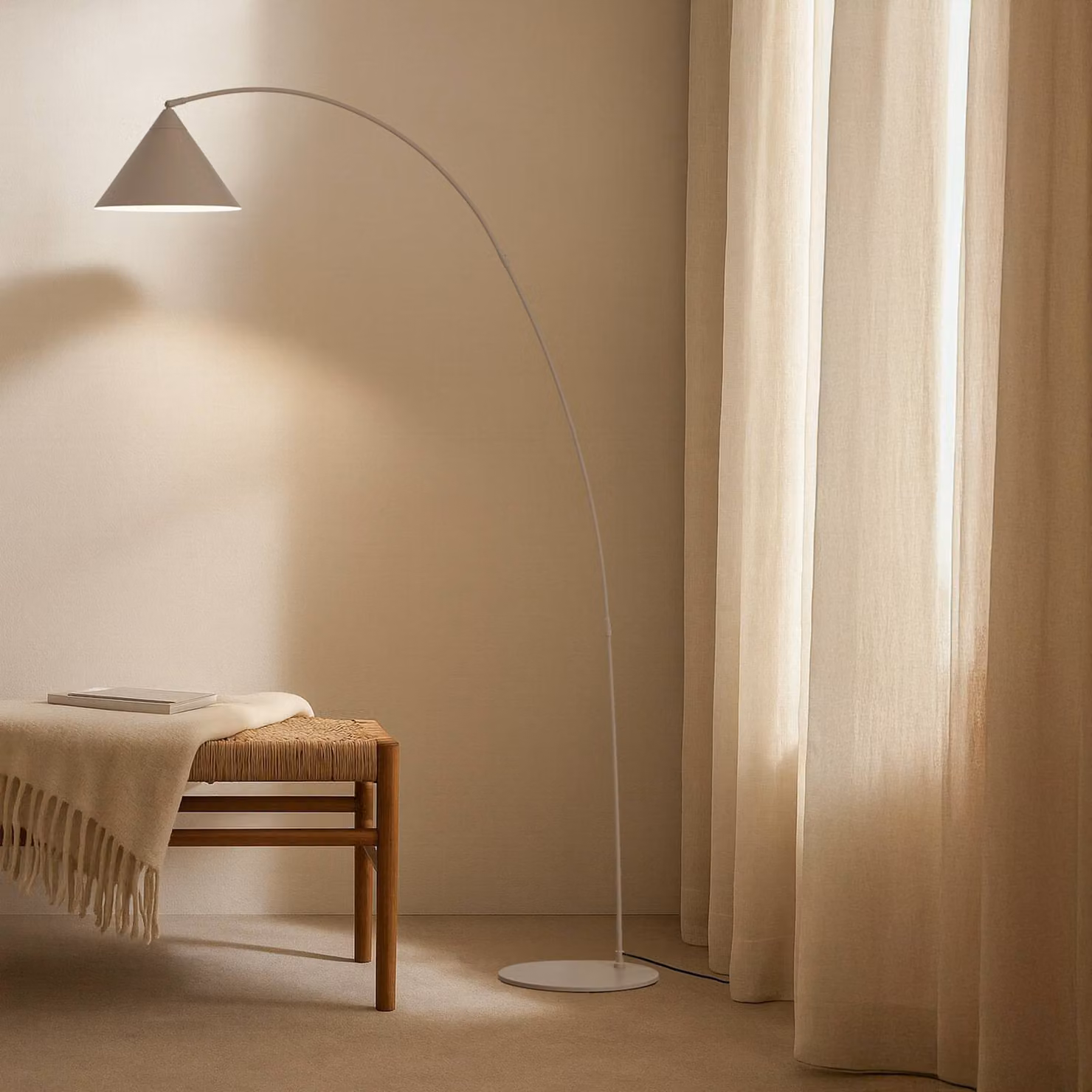 Lampada da terra Triangolo Lindby, Crema / Ambra, Soggiorno / Sala da pranzo, Metallo, Moderno, Lampada da terra