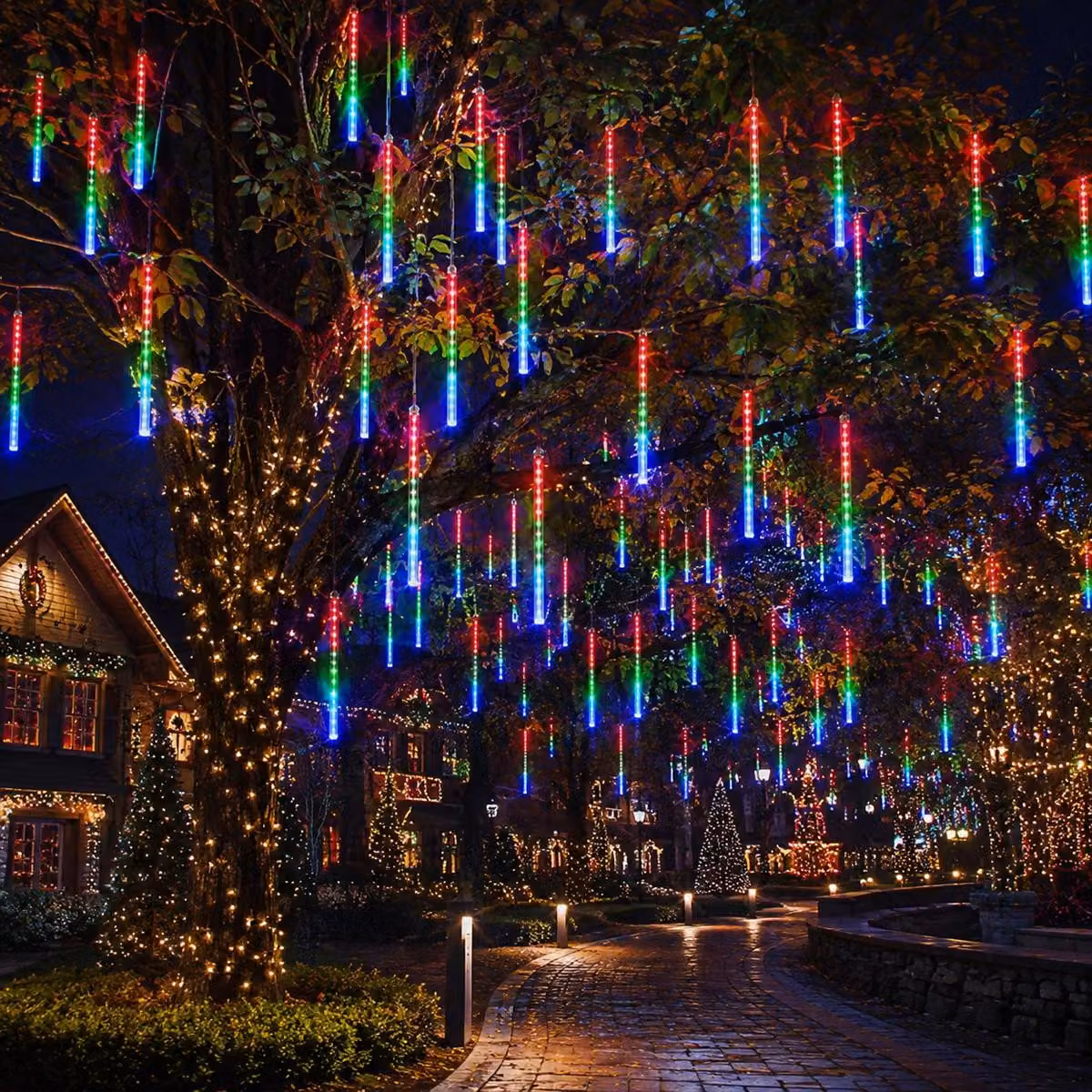 Catena luminosa a forma di pioggia di meteoriti, luci che simulano stelle cadenti, decorazione natalizia per giardino, adatta anche per Halloween, multicolore, 30 cm, 192 LED