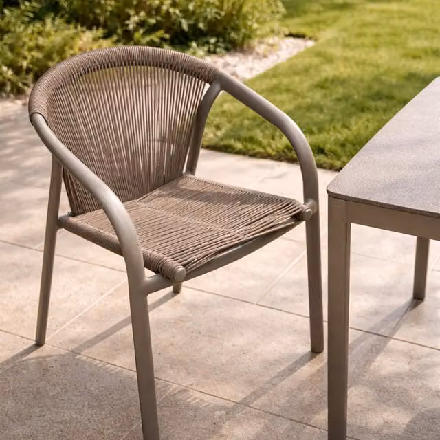 Sedia da giardino con braccioli Hesperide in alluminio e textilene marrone