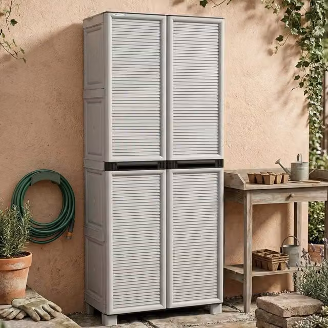 Armadio da esterno DMORA con 2 ante e 3 ripiani in polipropilene, Grigio chiaro, L: 70 cm, P: 39 cm, H: 172 cm