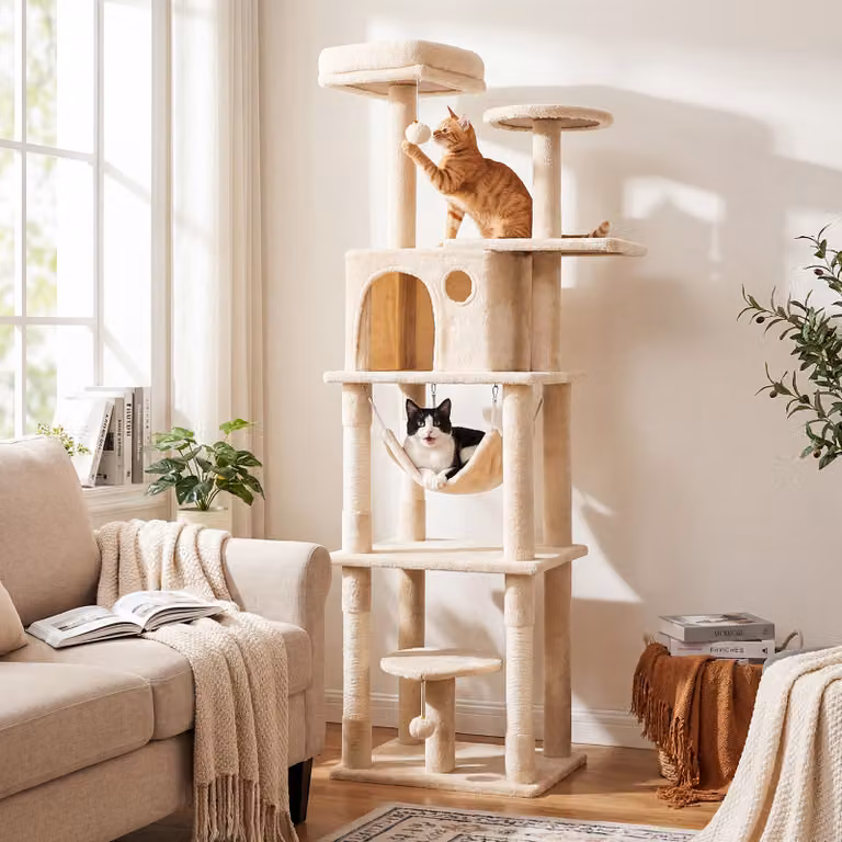 Albero tiragraffi Costway per gatti beige con amaca rimovibile, cave, piattaforme imbottite e giochi integrati in sisal