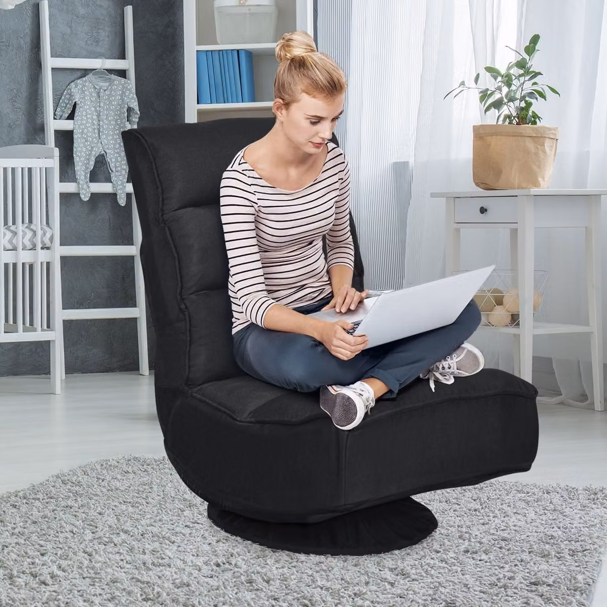 Sedia da gaming Costway nera con schienale comodo, girevole a 360° e regolabile in 5 posizioni