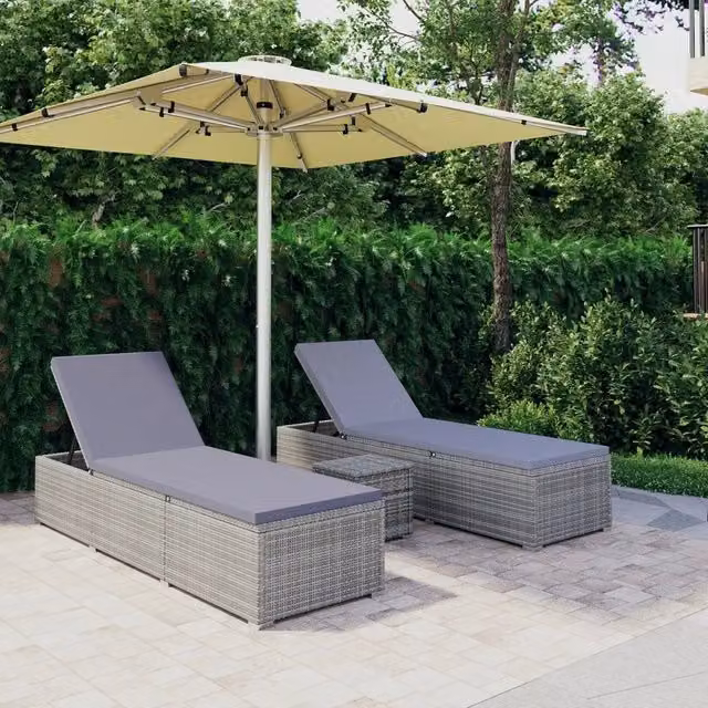 Lettini Prendisole con Tavolino 3 pz in Polyrattan Grigio 3057665