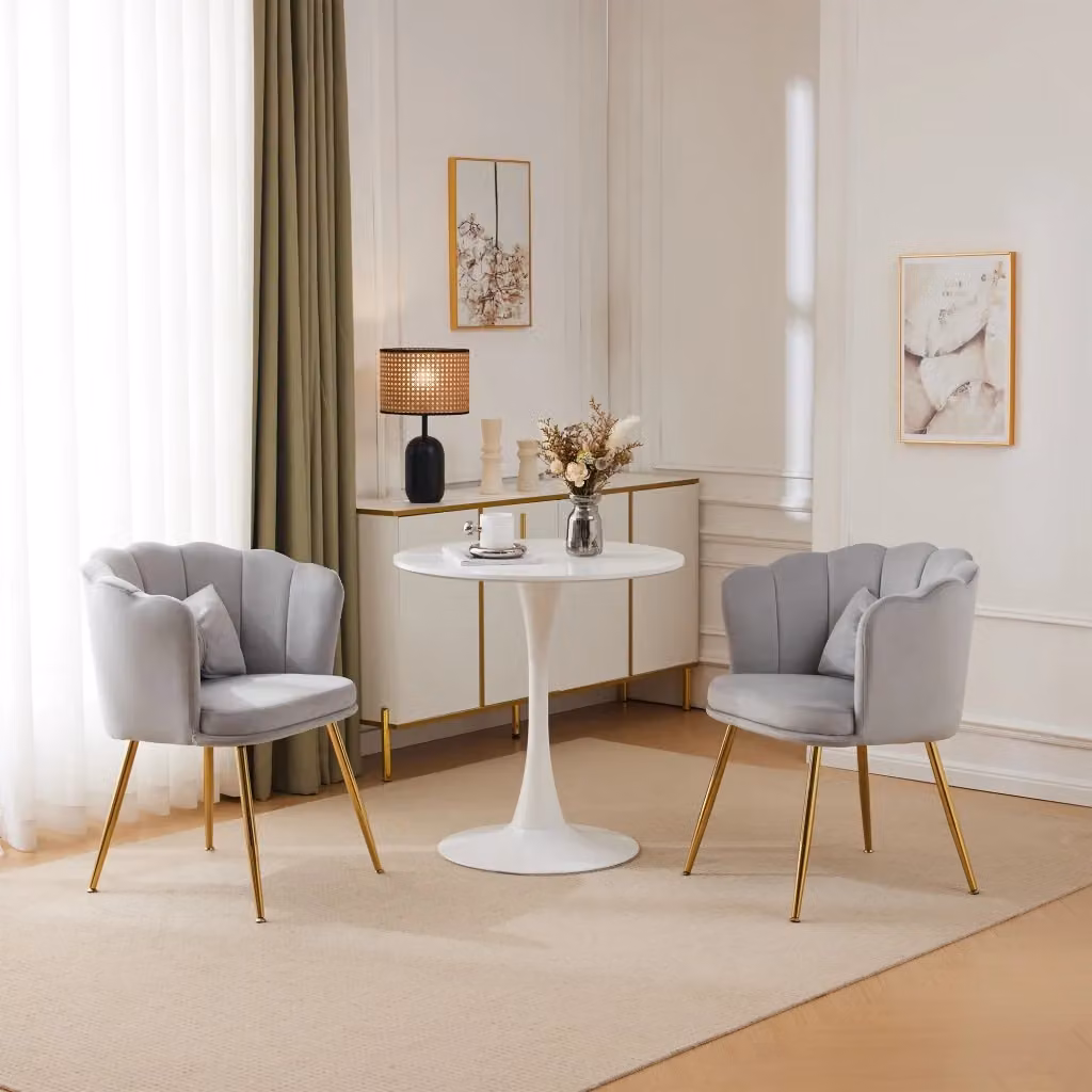 Poltrona Chicfurn in velluto grigio con schienale a petalo e struttura in metallo – 2