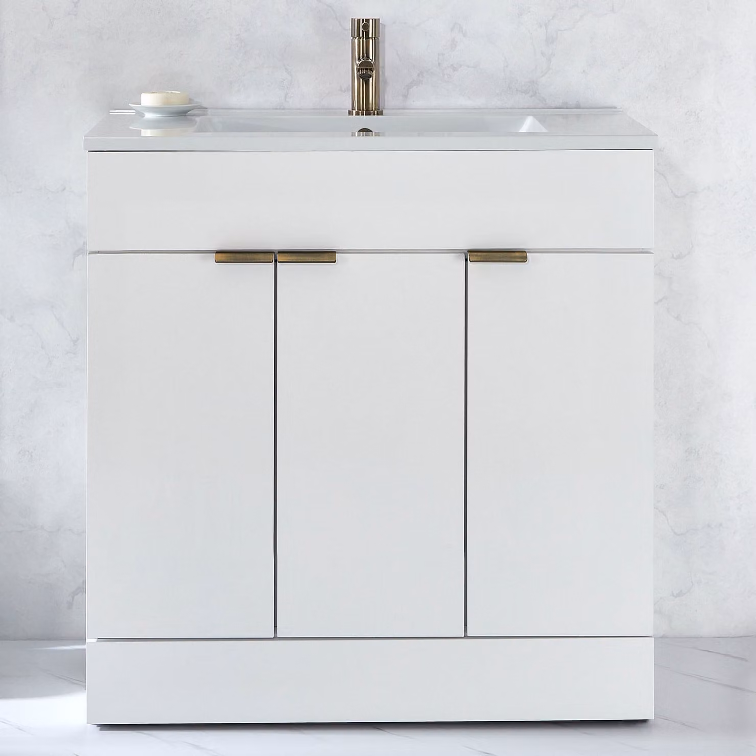 Mobile Bagno a Terra Bianco da 810mm con Lavabo e Maniglie con Impugnatura a Dito in Ottone Spazzolato - Cluo
