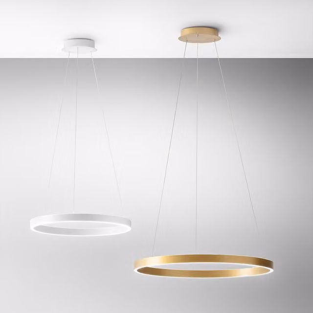 Sospensione singola Gea Criseide con LED dimmabile e regolabile in altezza, disponibile in bianco, nero o oro/ottone