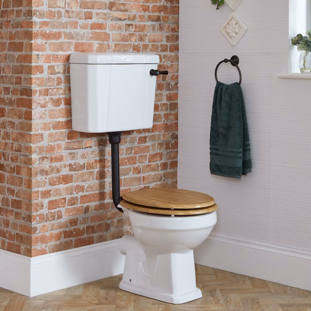 WC Tradizionale con Cassetta Bassa Copriwater Cerniere Nere – Richmond
