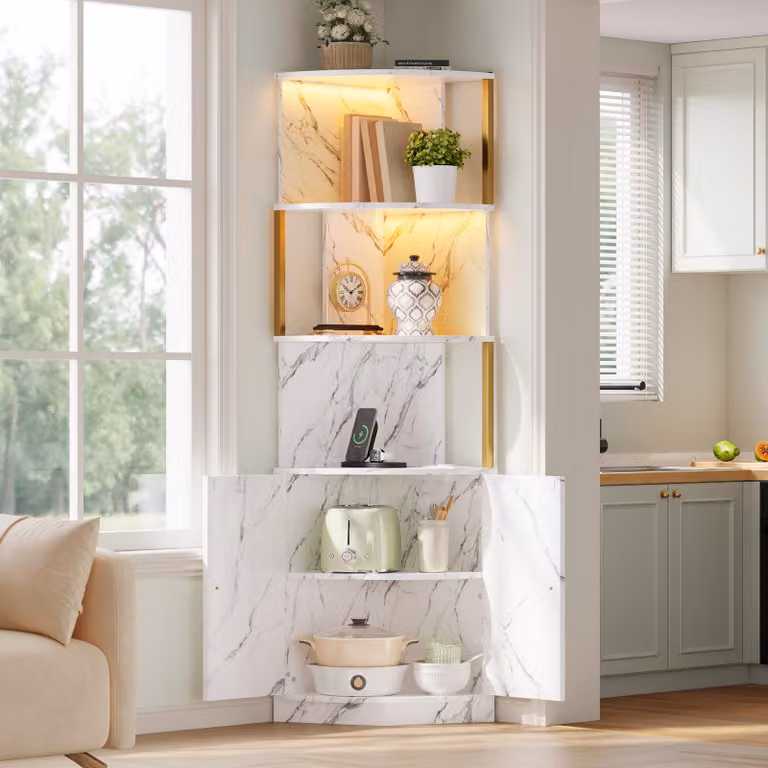 Mobiletto angolare alto con LED e prese, mobile da cucina con 2 ante e ripiani aperti, armadietto contenitore dall'aspetto marmorizzato, bianco