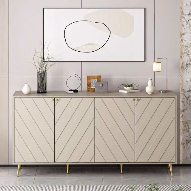 Madia Jana 4 Ante colore cashmere con intagli geometrici maniglie e piedini Oro – Eleganza e Funzionalità per il Tuo Living