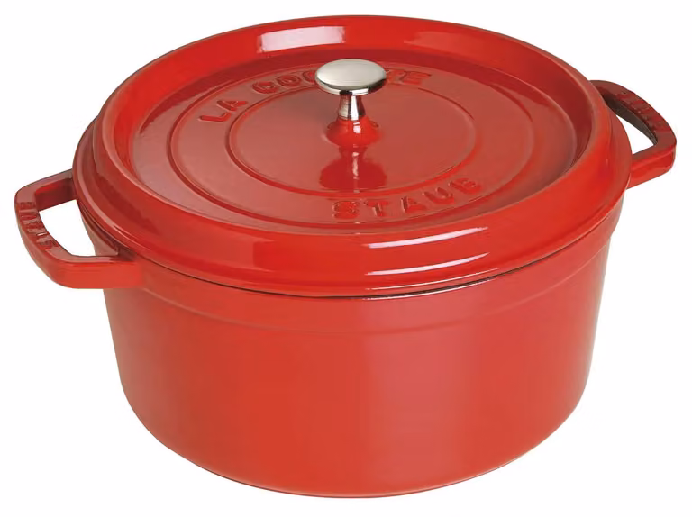 Casseruola tonda in ghisa per induzione colore rosso con maniglie e coperchio, diam. 22cm