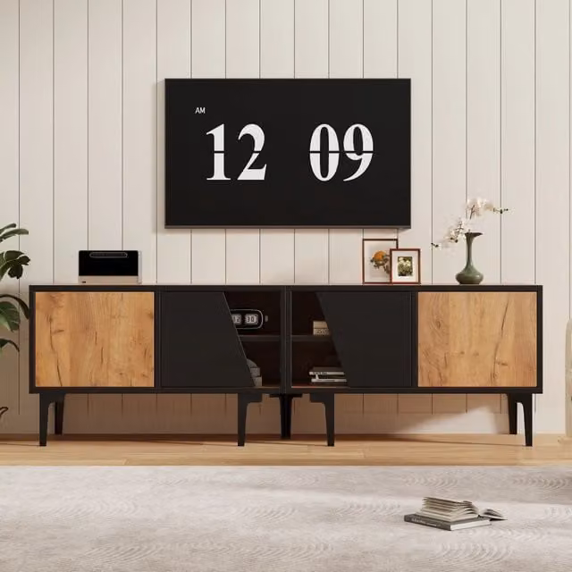 Mobile TV Mivray con 4 vani e ante centrali inclinate, effetto legno naturale e nero, L 160 x P 36.5 x H 45 cm