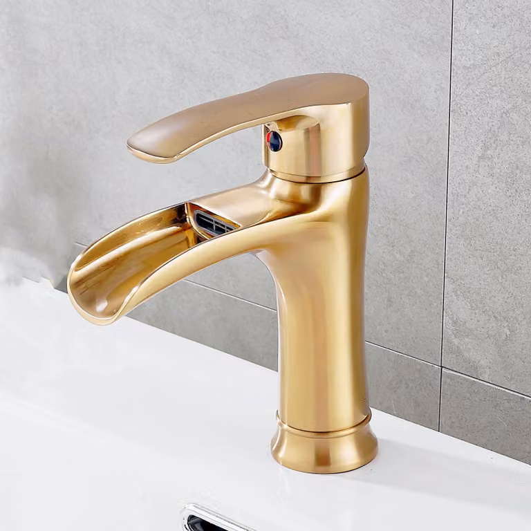 Miscelatore monocomando per lavabo a cascata, finitura oro spazzolato, in ottone
