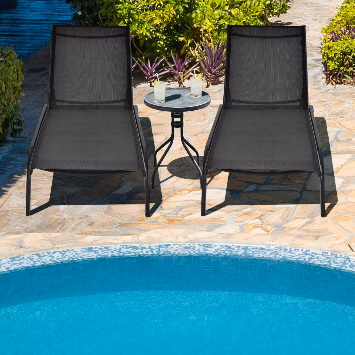 Set di 2 chaise longue Costway reclinabili in 6 posizioni con ruote e poggiatesta regolabile, sedie a sdraio da esterno in textilene e acciaio nero