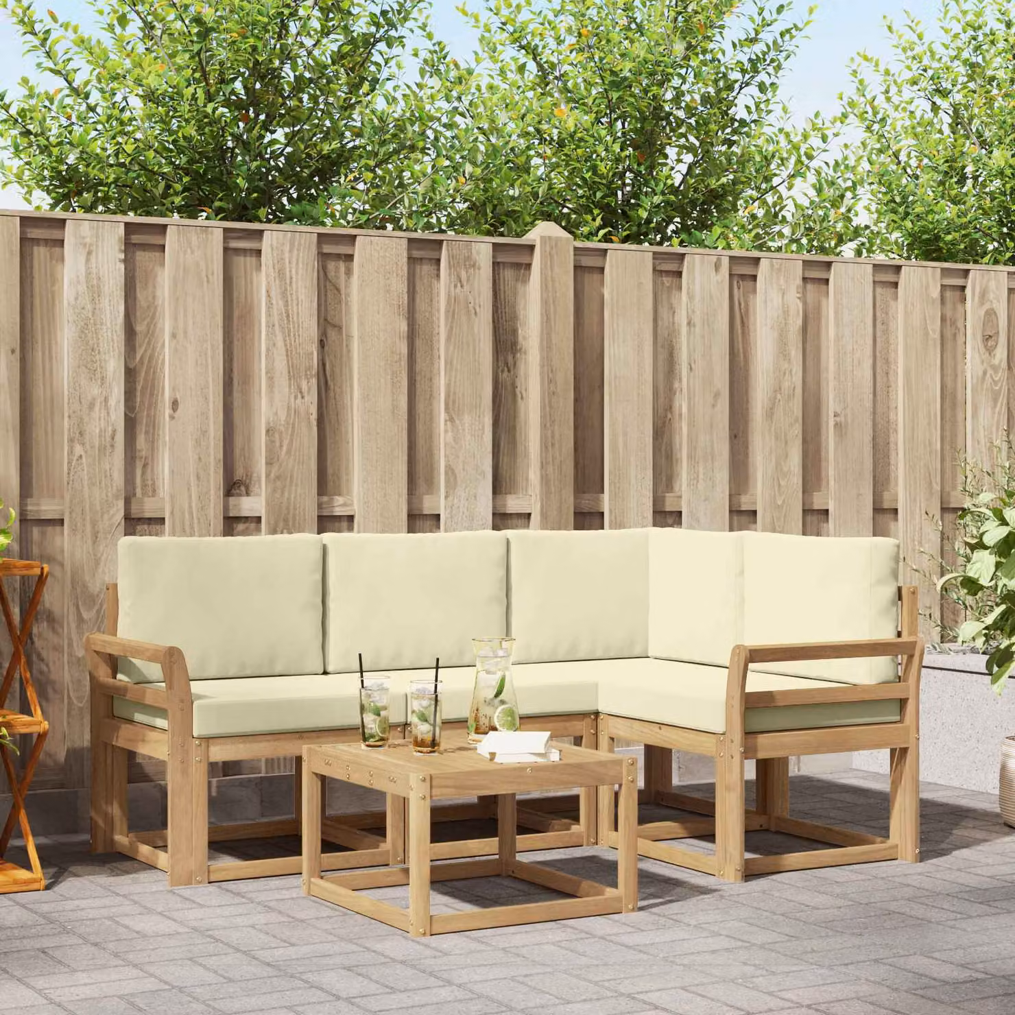 Set di divani da esterno vidaXL a forma di L in legno di acacia con tavolo da caffè, 5 pezzi, Bianco e Beige