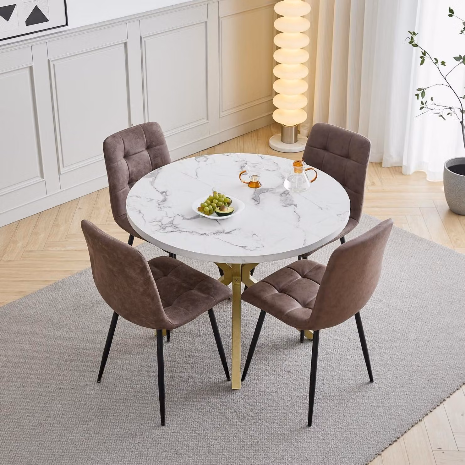 Set tavolo e sedie: 4 sedie, 1 tavolo, diametro 100 cm, ecopelle marrone scuro, gambe in metallo dorato
