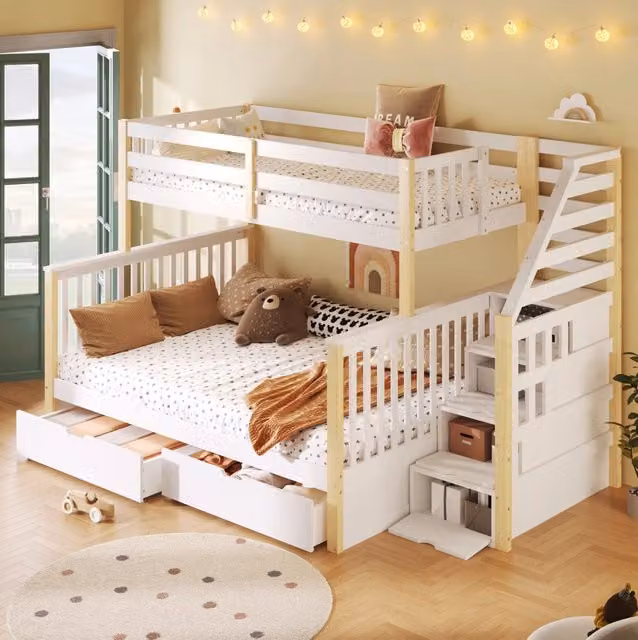 Letto a castello 90x200 sopra 140x200 cm con cassetti e scala laterale; bianco e naturale