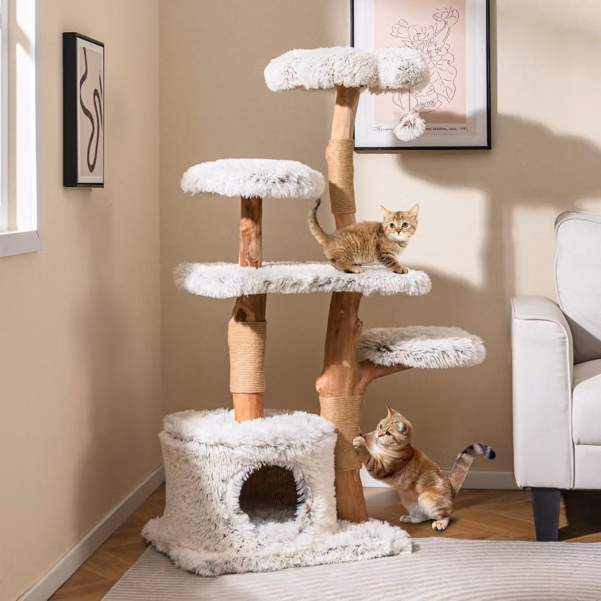 Albero per gatti moderno Costway in legno beige con tiragraffi in sisal sostituibile, Altezza: 135 cm