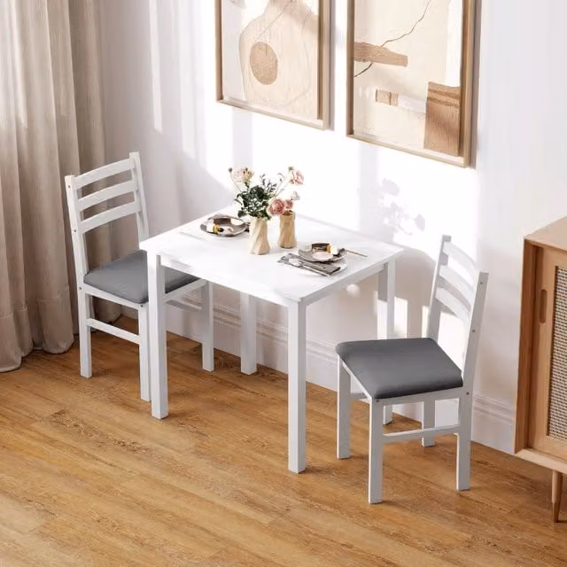 Set da pranzo REDOM composto da tavolo rettangolare e 2 sedie in legno bianco stile rustico L: 80 cm, P: 60 cm, H: 74,5 cm