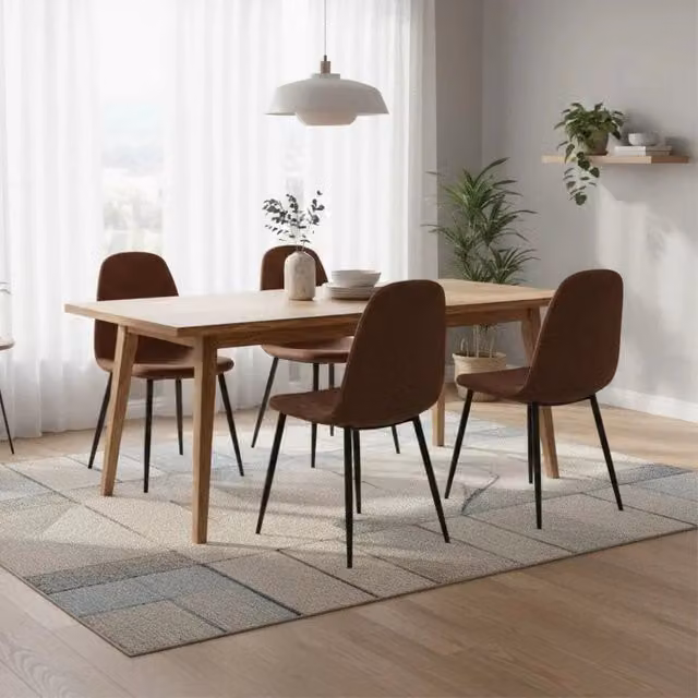 Set di 4 sedie da pranzo imbottite in similpelle marrone Aurelia con struttura in metallo facili da pulire | Duzzle