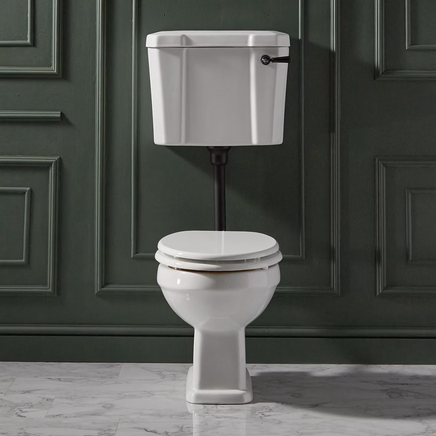 Sanitario WC Tradizionale Alto con Cassetta Bassa - Kit Scarico Nero Opaco e Copriwater WC Bianco - Richmond