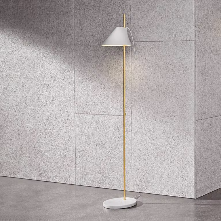 Louis Poulsen Lampada da terra a LED Yuh Brass, dimmerabile, Bianco / Opale, Soggiorno / Sala da pranzo, Alluminio, Design, Lampada LED da terra