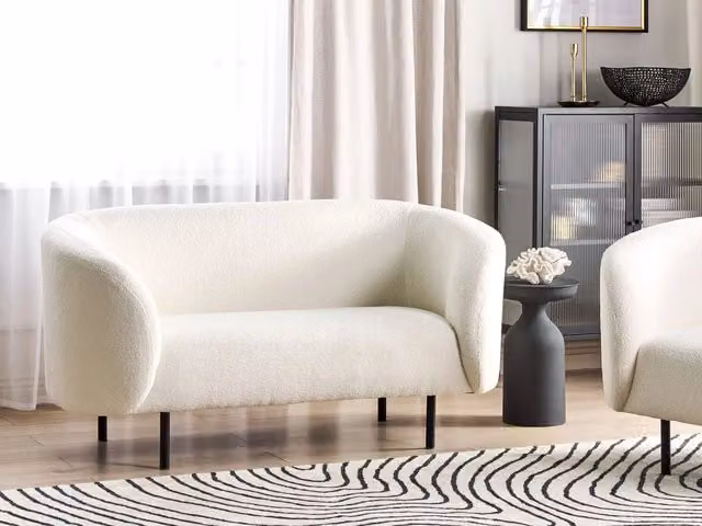 Divano a 2 posti BELIANI in tessuto bouclé bianco e nero con gambe in metallo nero stile glamour per il tuo soggiorno L: 155 cm, P: 79 cm, H: 70 cm – 1