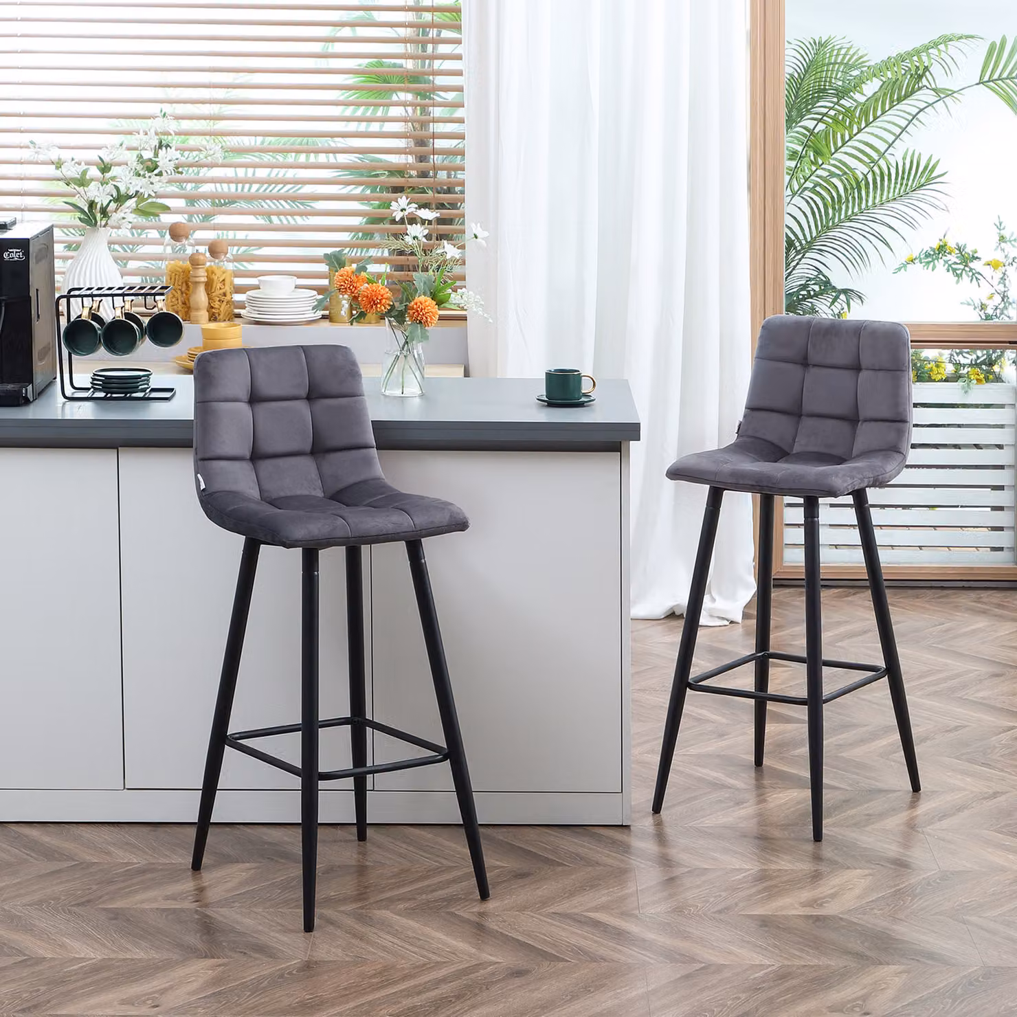 Set da 2 sgabelli da bar HOMCOM in stile retrò con seduta in velluto grigio e poggiapiedi, L/P/H: 42 x 47 x 105 cm – 2