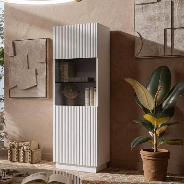 Vetrina Vado DMORA con ante in vetro e finitura effetto cannettato, Bianco, L: 60 cm, P: 40 cm, H: 178 cm – 1