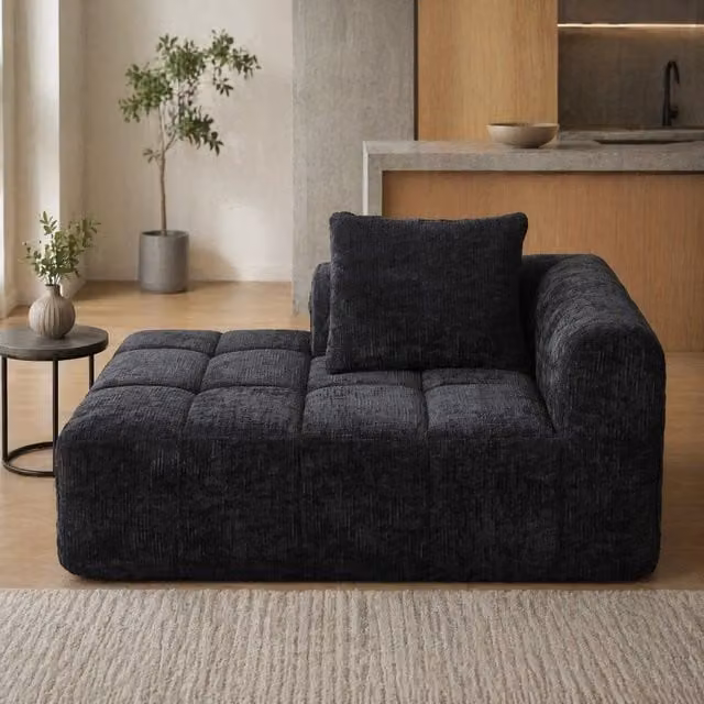 Divano chaise longue in chenille nero 158x90x60 cm con tasche laterali e cuscino
