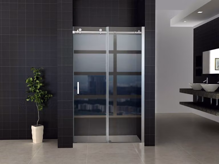Porta scorrevole in vetro trasparente, modello Aloni, dimensioni 120x200 cm, finitura cromata
