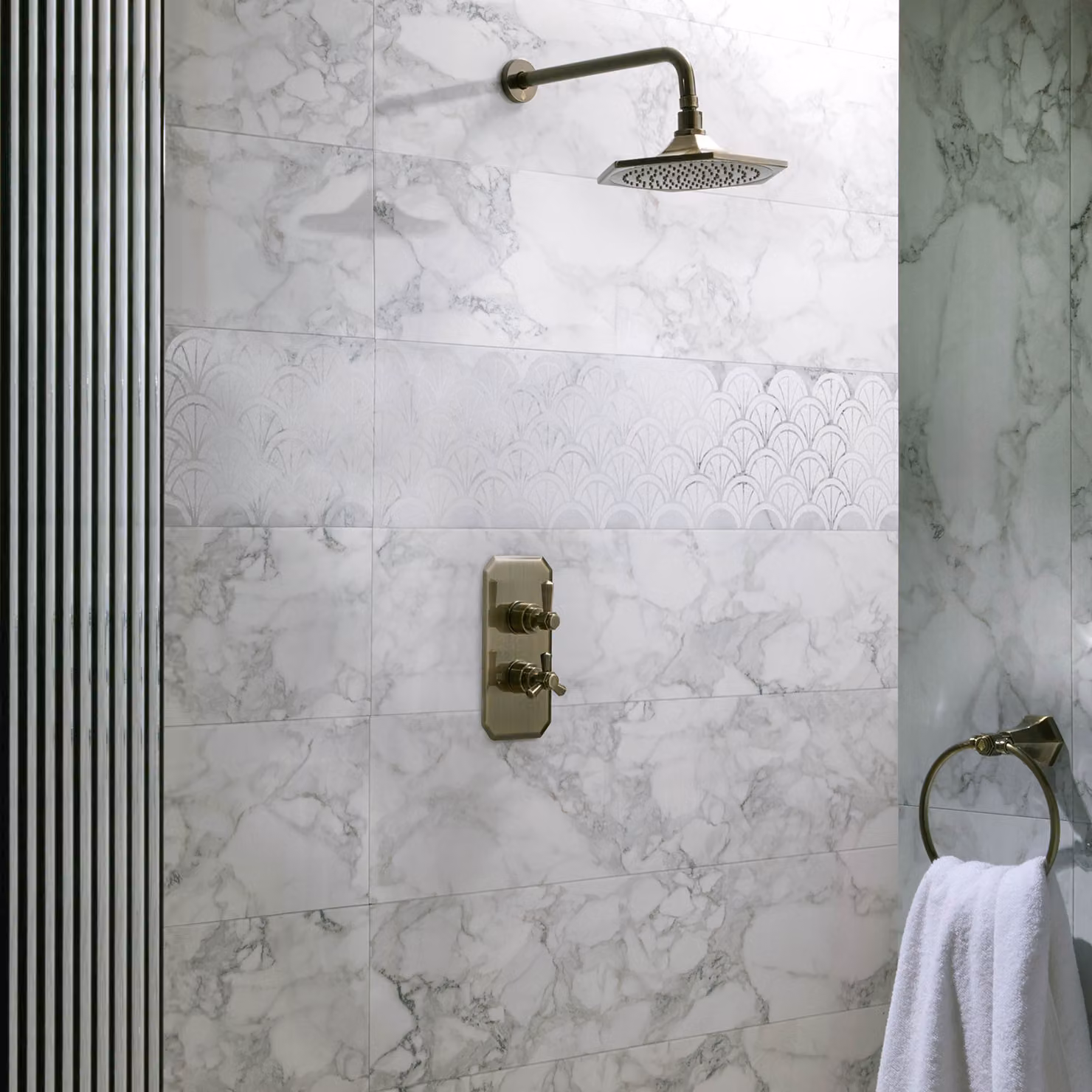 Sistema Doccia con Miscelatore Termostatico con Soffione Art Deco (1 via) - Ottone Spazzolato - Earlham