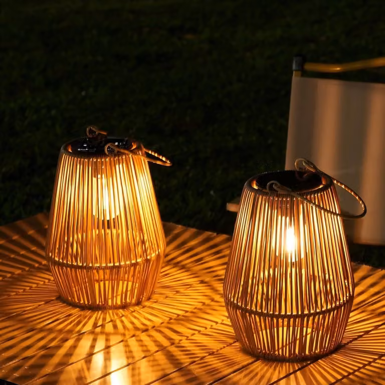 Lampada da parete solare, confezione da 2, impermeabile, grado di protezione IP65, luce calda, ideale per il giardino