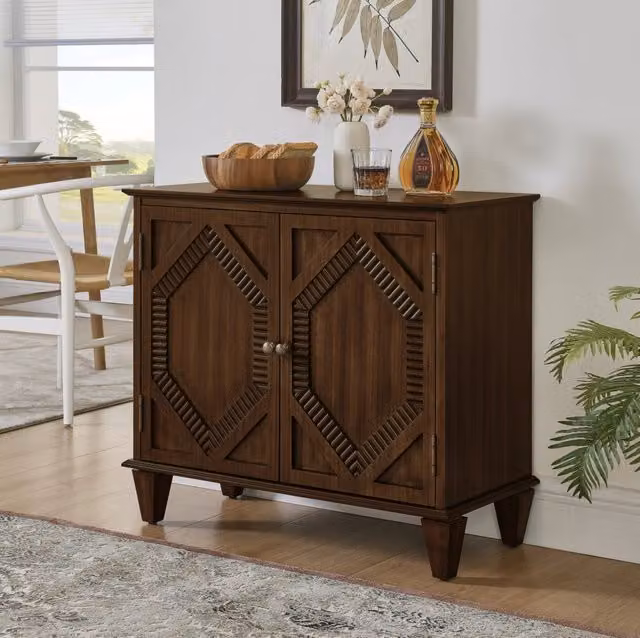 Credenza in legno noce da 85 cm con ripiani regolabili e ante vetrate simmetriche in stile retrò