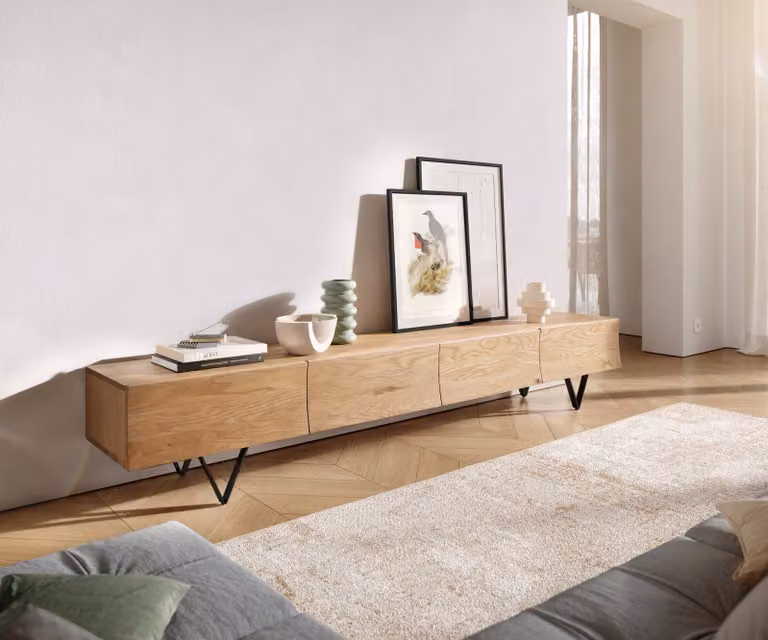 DELIFE Mobile TV a basso profilo Wyatt, 220 cm, legno di quercia naturale, 4 cassetti, piedini a forma di "V" in metallo nero