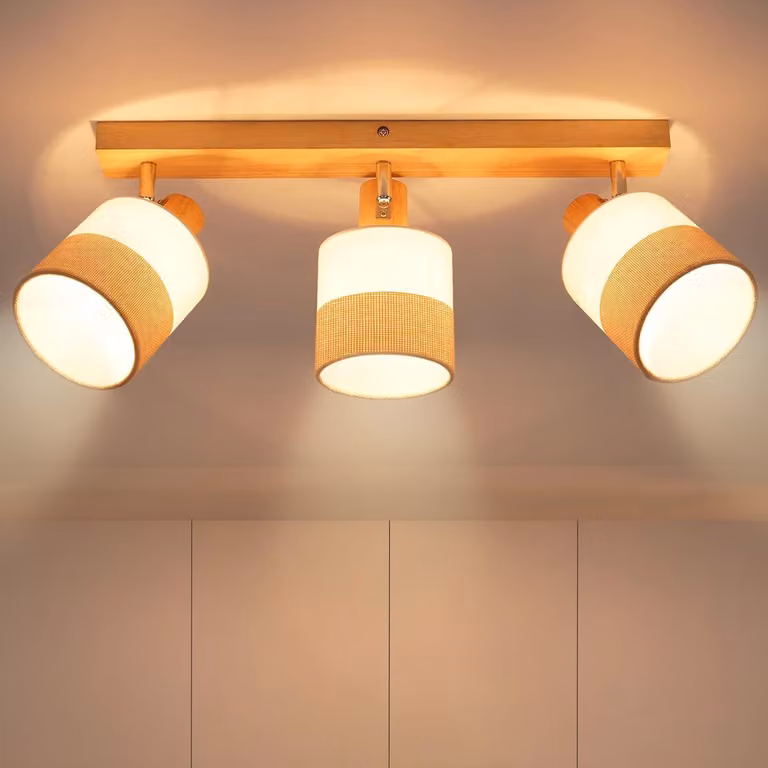 Lampada a soffitto a tre luci, attacco E14, realizzata in legno e tessuto, ideale per il soggiorno, con possibilità di regolazione a 350°