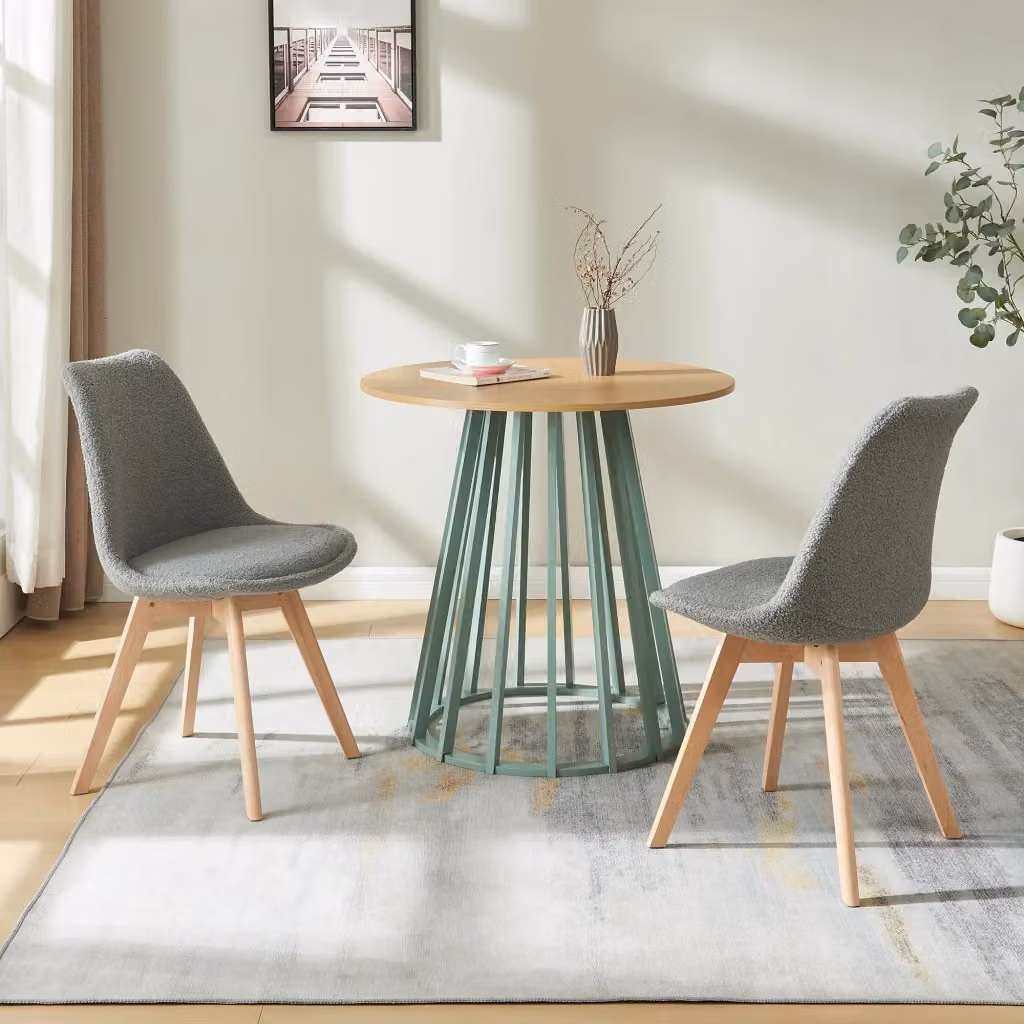 Set di 2 sedie da sala da en.casa con seduta imbottita in tessuto bouclé grigio e struttura in legno di faggio – 2