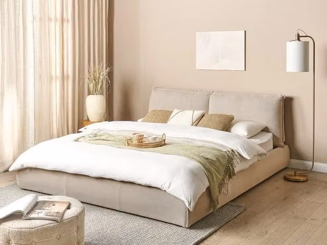 Letto matrimoniale Beliani in tessuto beige con testiera imbottita e base in MDF, stile classico, L/P/H: 180 x 200 x 90 cm