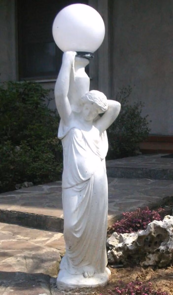 Casa Padrino Lampada da giardino scultura liberty donna bianca h. 120 cm