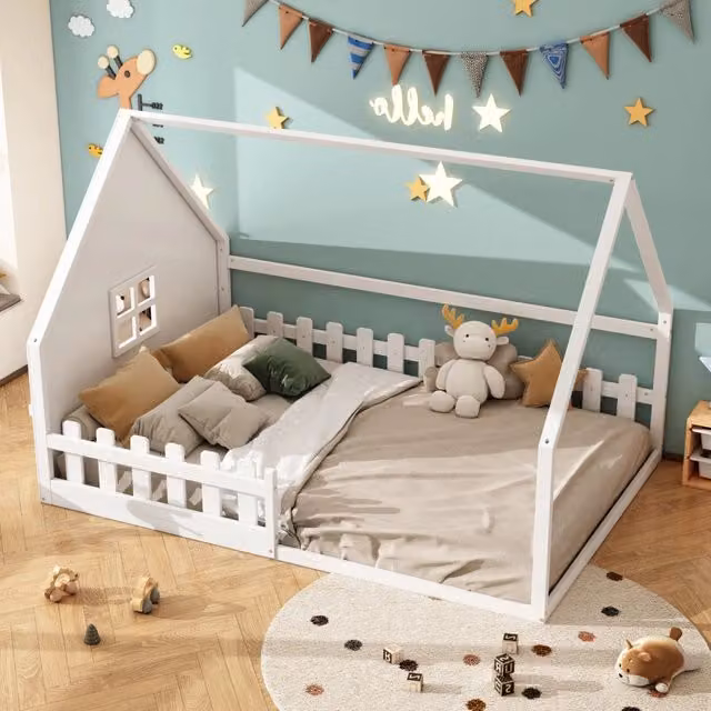 Letto a casitta REDOM per bambini in pino e MDF bianco con sponda L/P/H: 204 x 140 x 139 cm