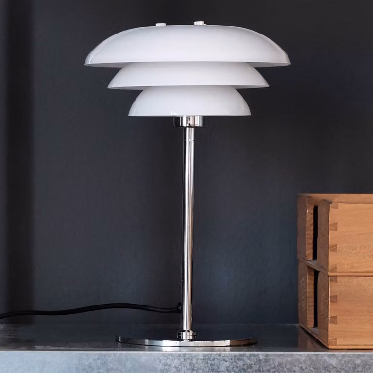 Dyberg Larsen Lampada da tavolo DL20, Bianco / Opale, Soggiorno / Sala da pranzo, Metallo, Scandinavo, Lampada da tavolo