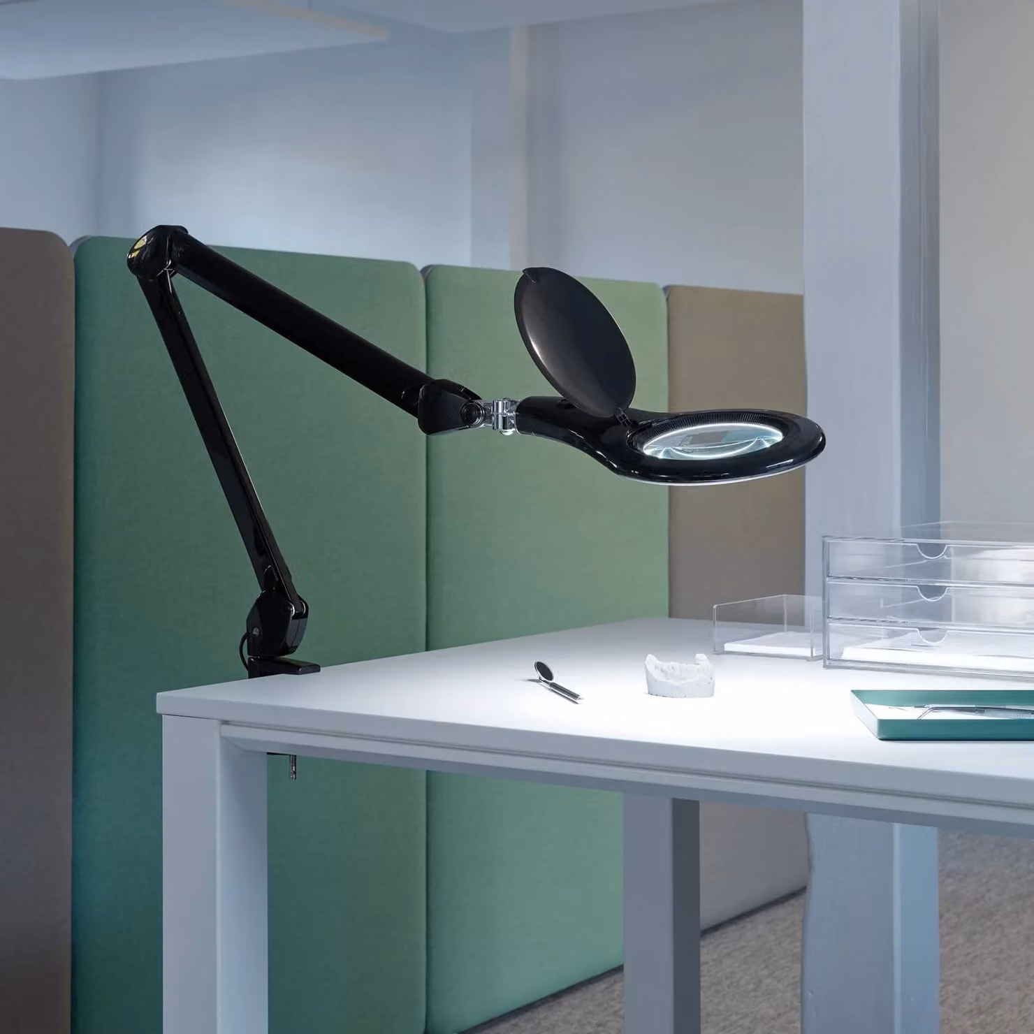 Maul Lampada LED con lente d'ingrandimento MAULmakro, nera, altezza 50 cm MAULmakro, Nero, Studio / Ufficio, Plastica, Moderno, Lampade con lente d'ingrandimento